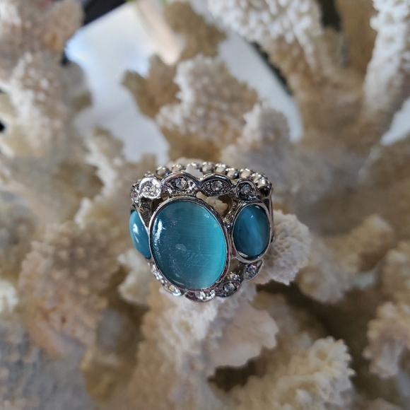 Silver Tone Stretch Ring with Blue Stones 💥3 for $24💥 - Picture 9 of 13